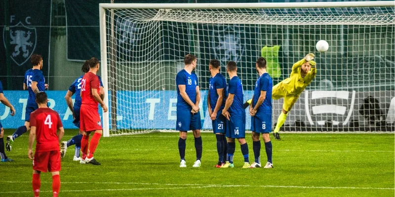 Một số kiểu đá phạt thông thường